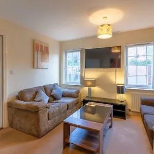 Holiday home City Centre Spacious Town House Free Parking And Wifi, Newcastle upon Tyne